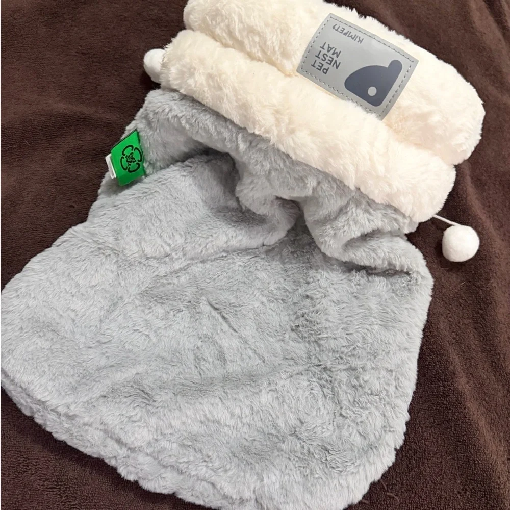 Kimpets Cozy Gray and Cream Plush Cat Bed Hide
